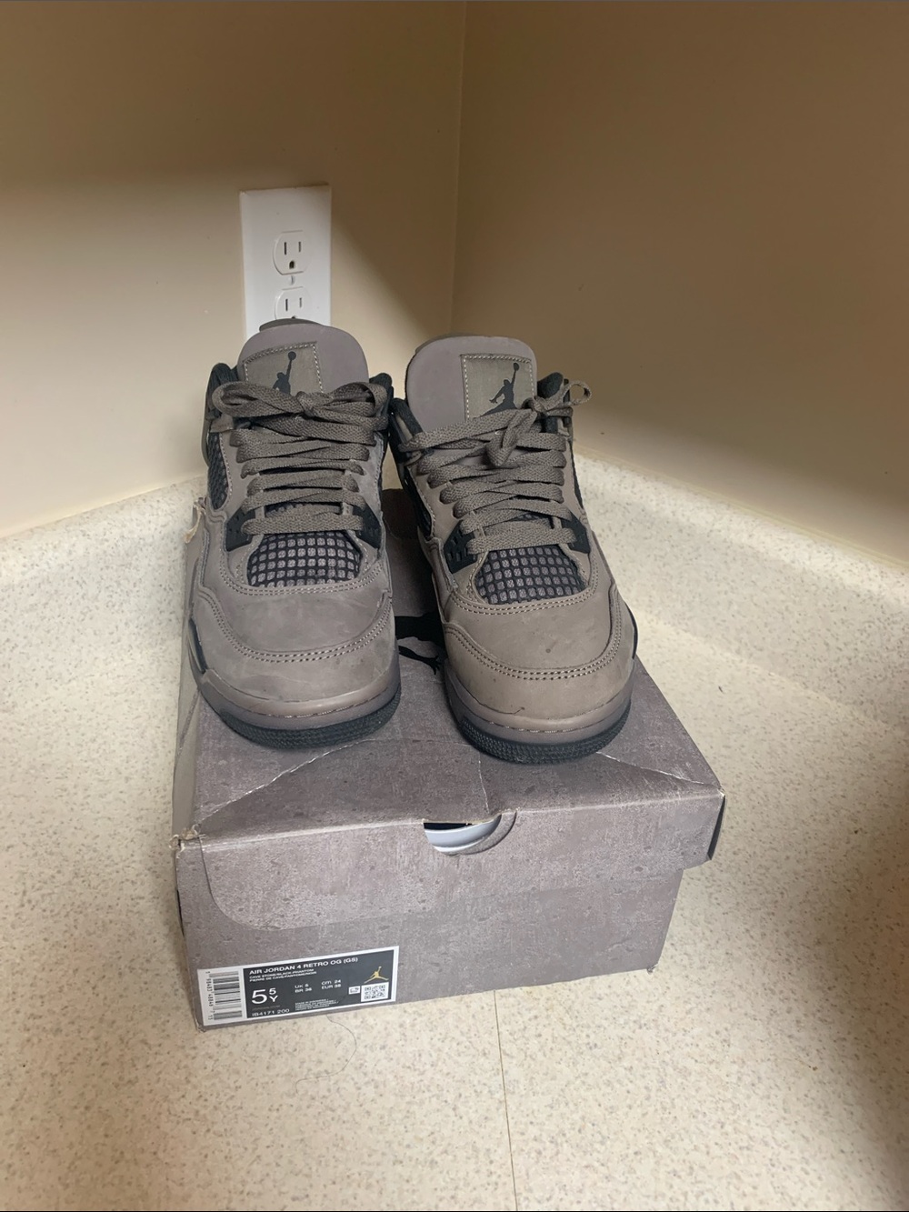 Jordan Men's Low Top Sneakers in Grey